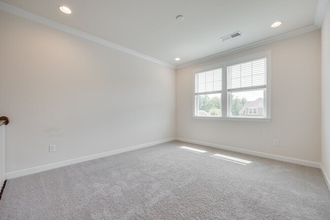 Building Photo - Gorgeous 4 bed 3.5 bath French country hom...