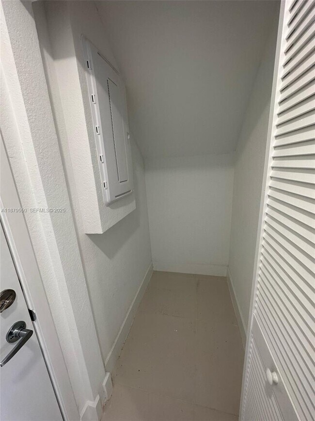 Building Photo - 1184 NW 3rd St