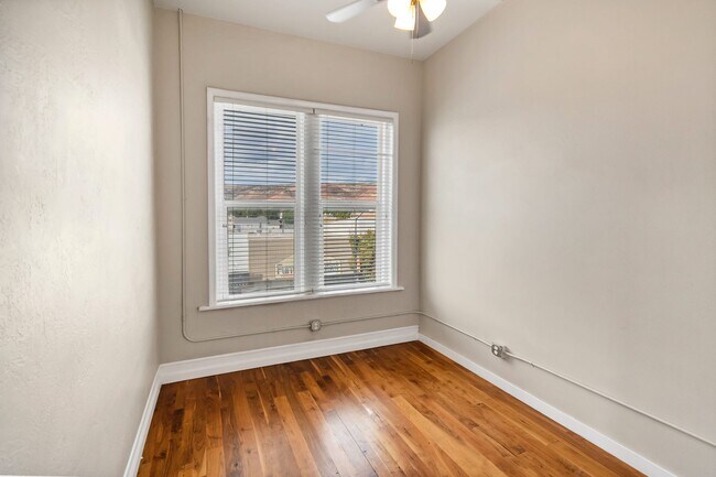 Building Photo - VINTAGE VAULT