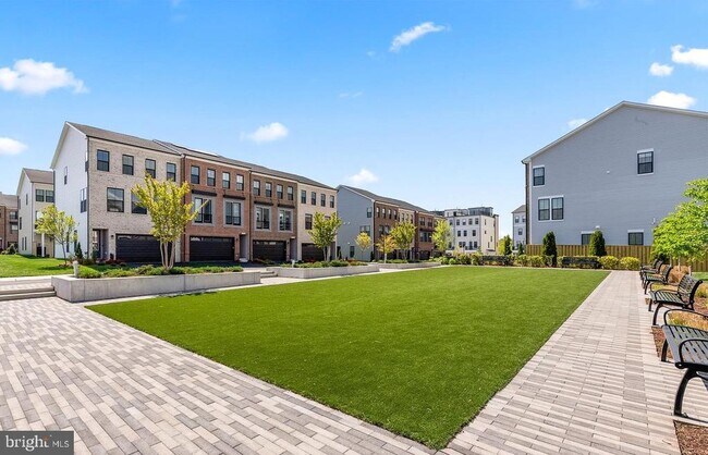 Building Photo - 43298 Farringdon Sq