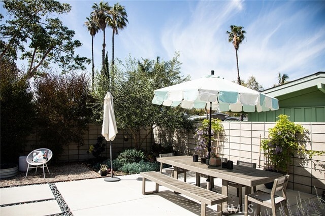 Building Photo - 3168 Stevely Ave