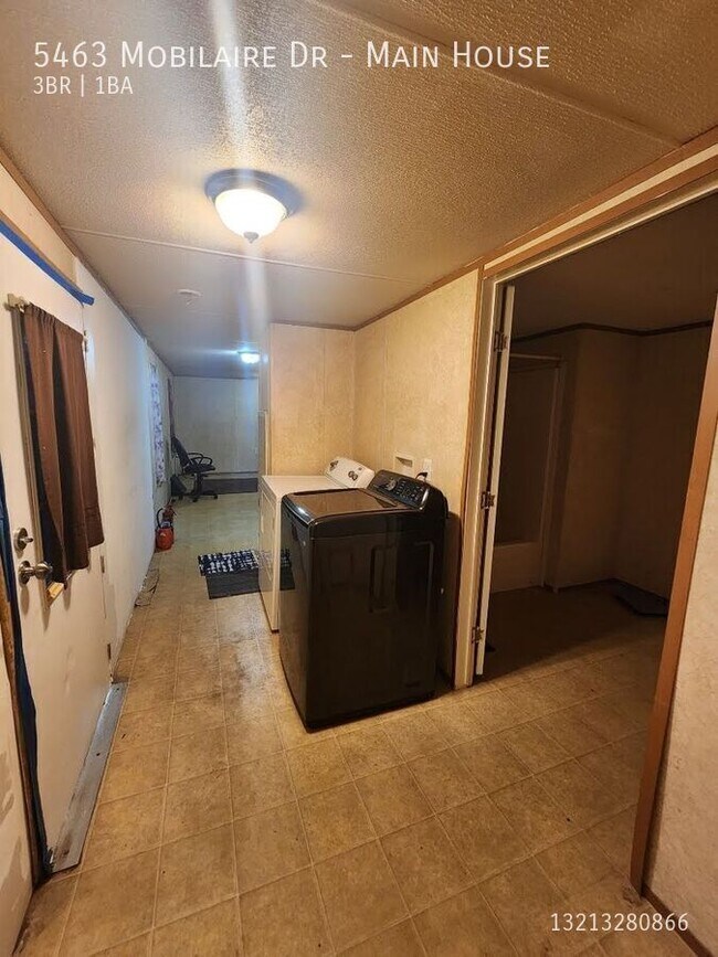 Building Photo - 5463 Mobilaire Dr