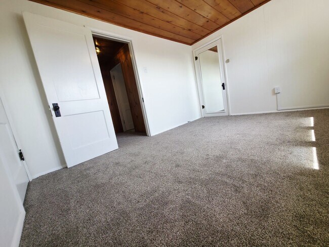 Building Photo - 3 Bed 1 Bath in Rochester PA