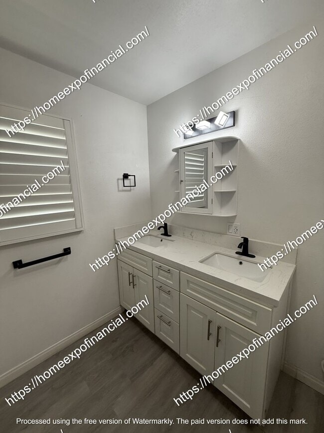 Building Photo - Nice House For Rent