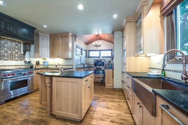 Interior Photo - Alki Waterfront Duplex