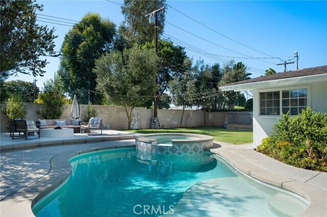 Building Photo - 2273 Columbia Dr