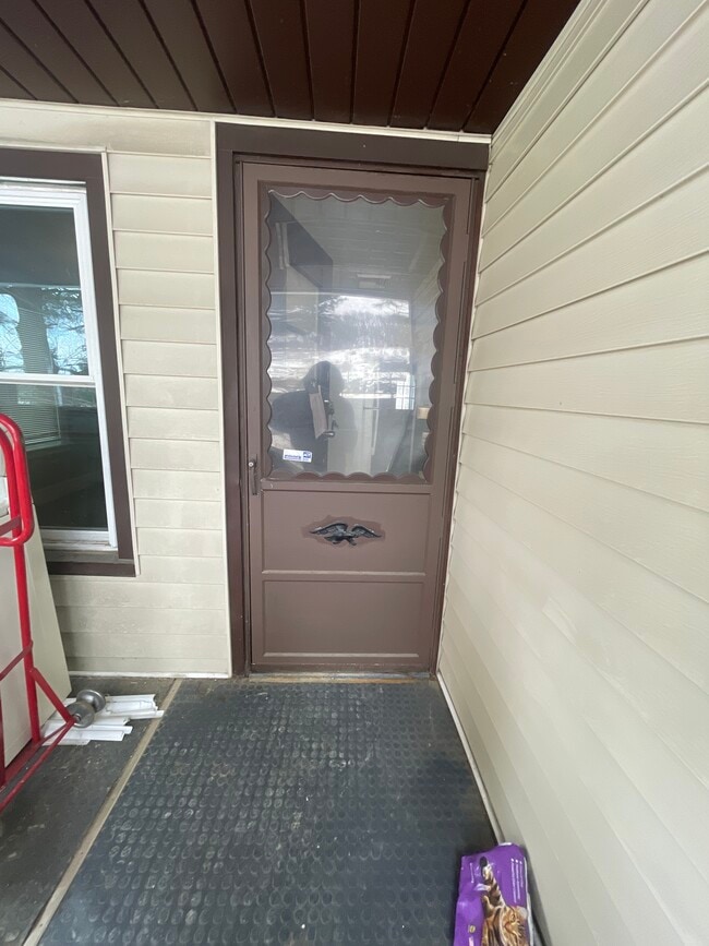 Building Photo - 256 Plank Rd