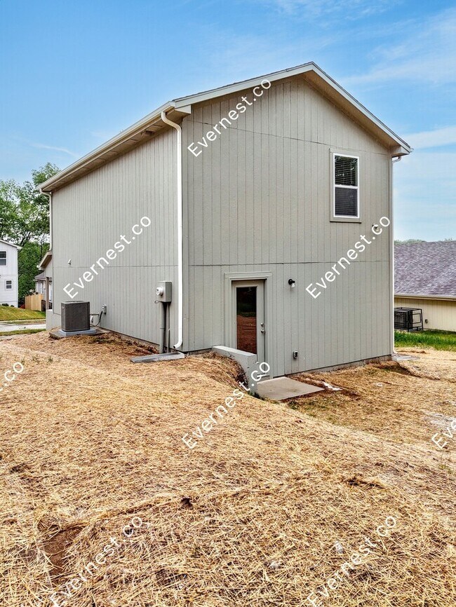 Building Photo - 3920 Park Ave