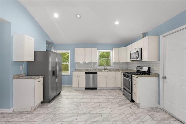 Building Photo - 2931 Diana Dr SW