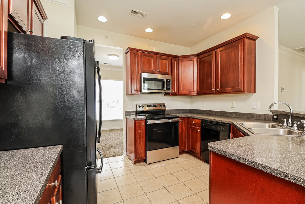 Building Photo - 6908 Sequoia Hills Dr