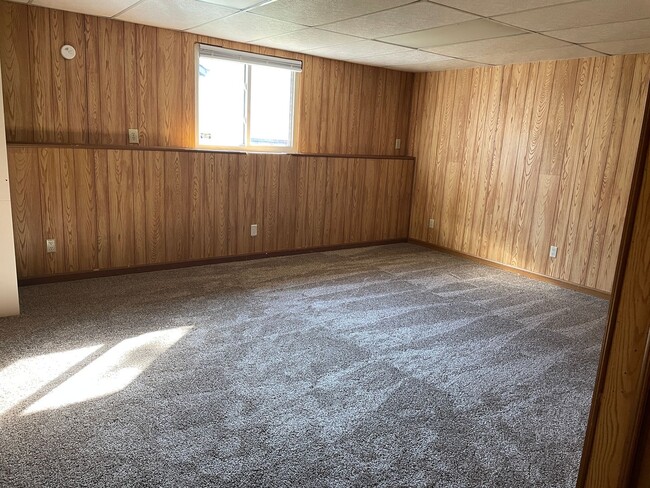 Building Photo - Large, Quiet Home In Englewood (Union) - N...