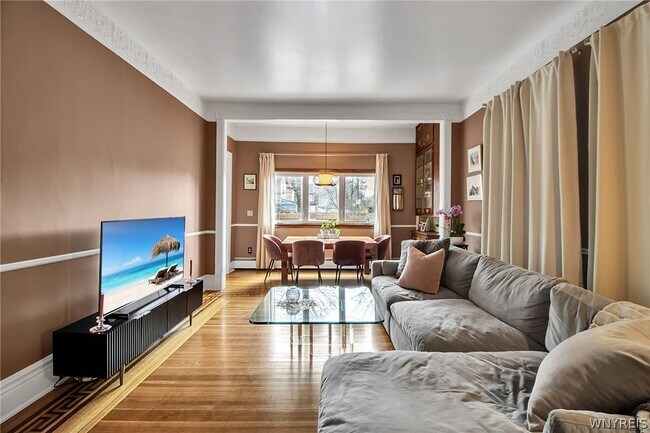 Building Photo - 370 Bryant St