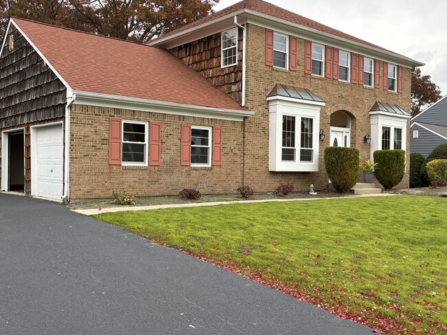 Building Photo - 7 Timber Ridge Dr