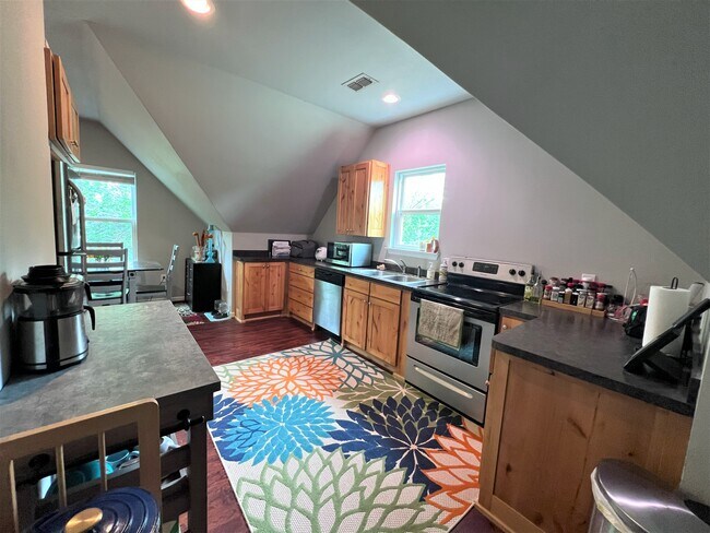 Building Photo - 609 Myrtle St