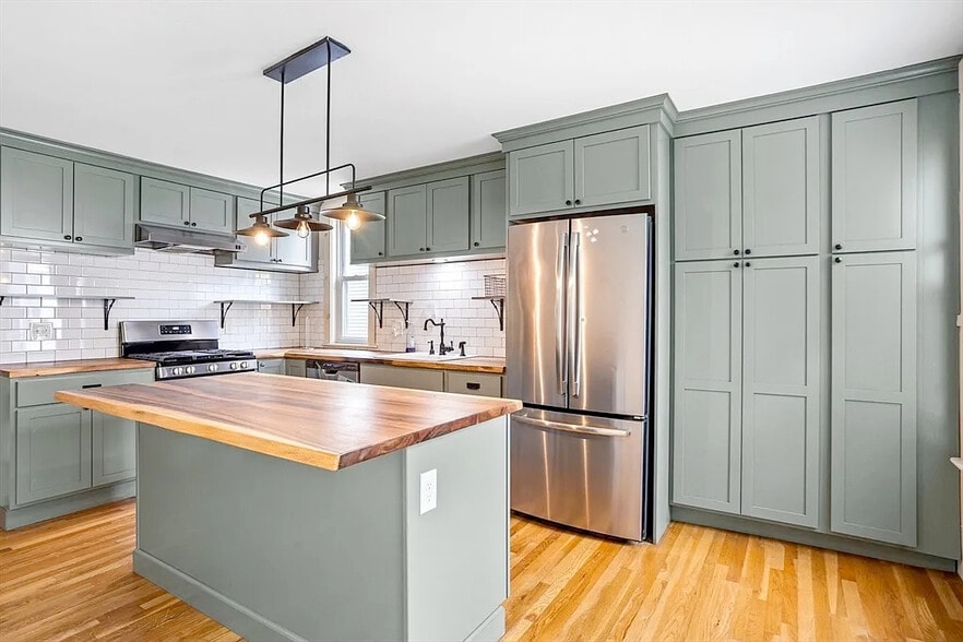 Primary Photo - 14 Horace St