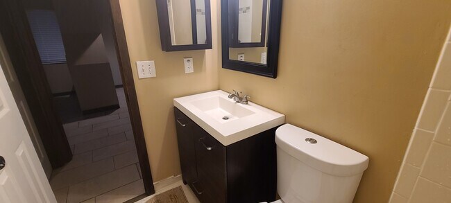 Building Photo - Hummingbird