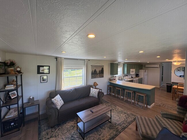 Building Photo - 110 Stardust Trl