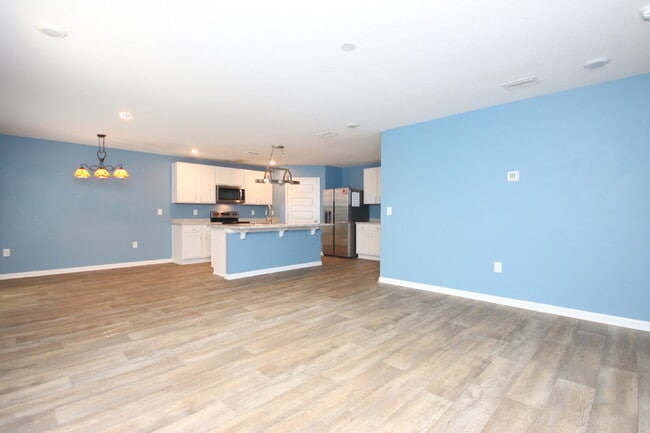 Building Photo - Spacious 5-Bedroom Home Near NAS with Move...