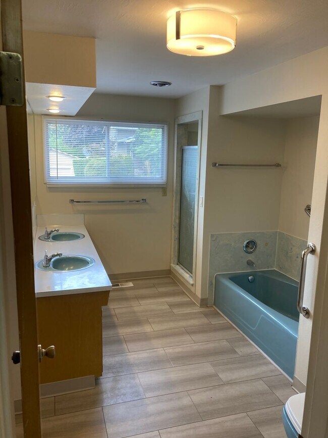 Building Photo - Mid-Century Four Bedroom in Candalaria, La...