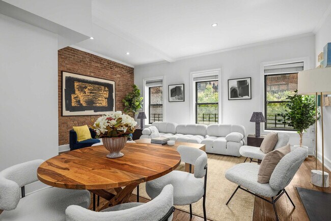 Building Photo - 49 W 16th St