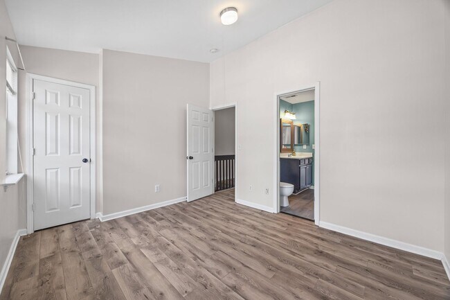 Building Photo - Great 2 bdrm Townhome in Steele Creek area...