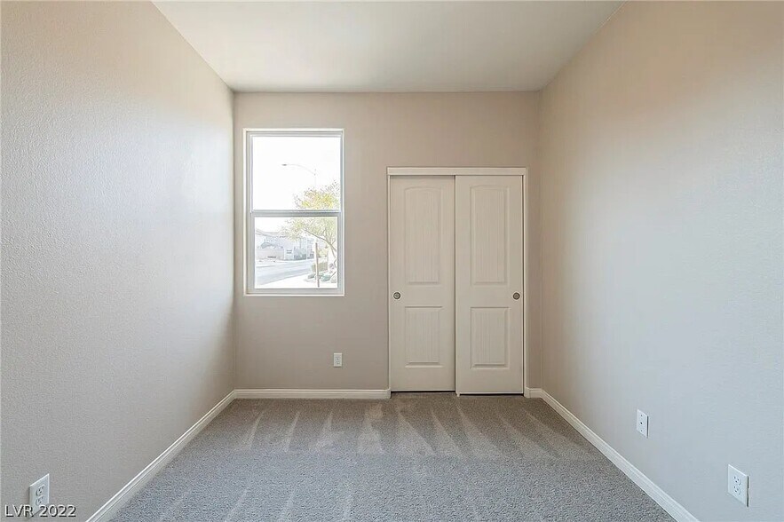 Building Photo - 8688 Vondel Park St