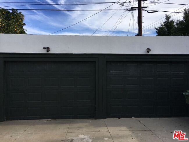 Building Photo - 1180 S Tremaine Ave