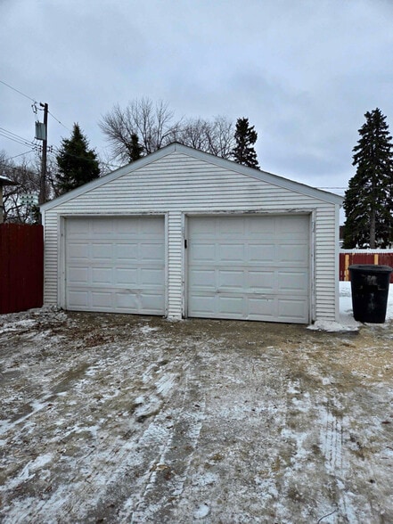 Building Photo - 801 Cherry St