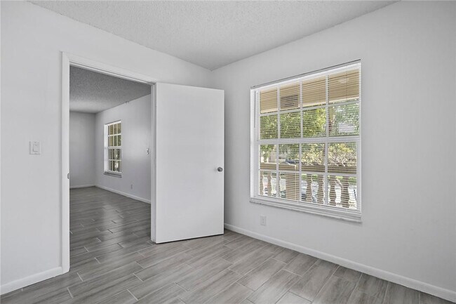Building Photo - 3100 Coral Springs Dr
