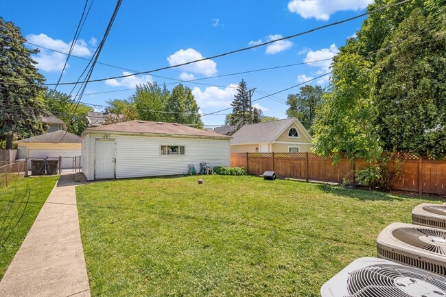 Building Photo - 3755 N Kostner Ave