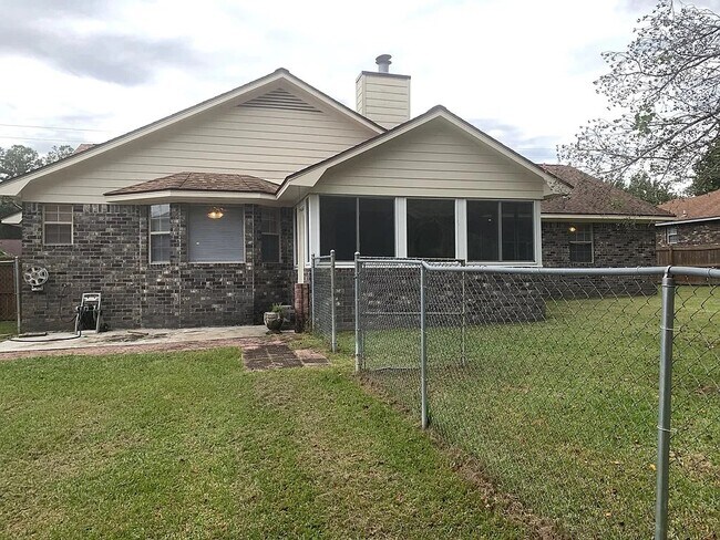 Building Photo - 386 Meloney Dr