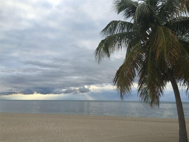 Building Photo - 325 Fernwood Rd