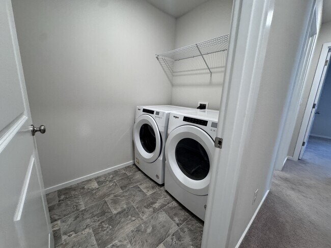Building Photo - 896 N 18th Ave