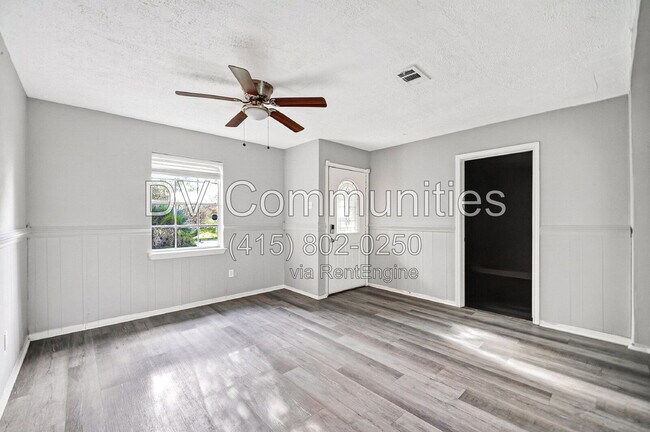 Building Photo - 12919 S Coast Dr