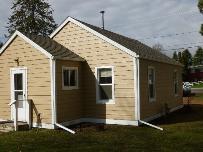 Building Photo - Cozy One Bed One Bath Close to Downtown CF...