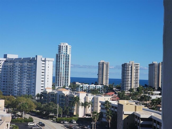 Building Photo - 401 Golden Isles Dr