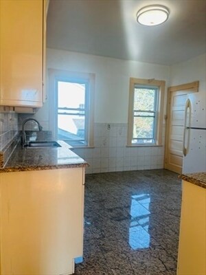 Building Photo - 85 River St