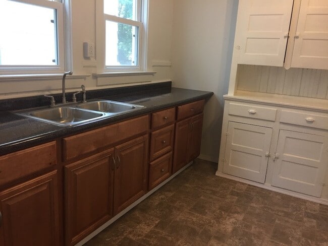 Building Photo - 258 E 29th St