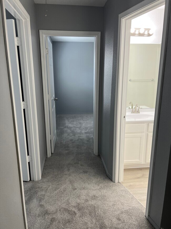 Building Photo - 3612 Villa Pl