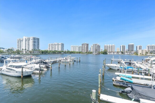 Building Photo - 18031 Biscayne Blvd