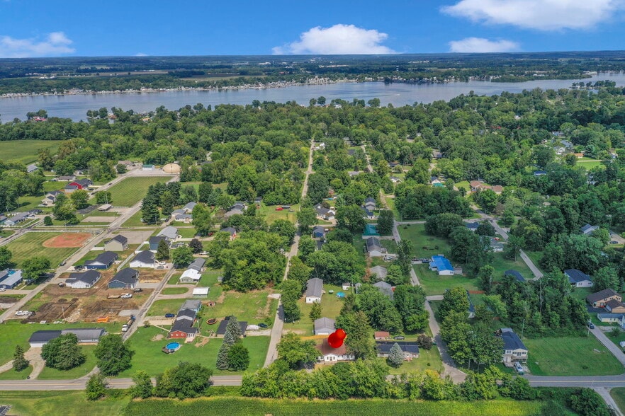 Building Photo - 5170 Fairfield Beach Rd NE