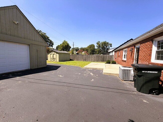 Building Photo - 217 Kewanna Dr