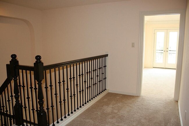 Building Photo - 2046 Palm Forest Ln