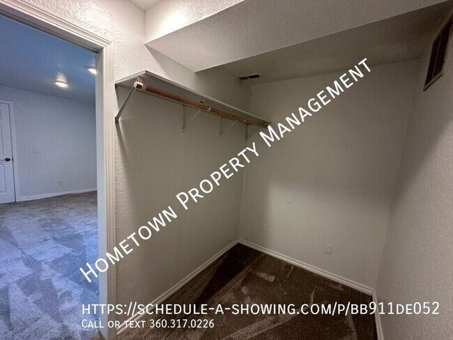 Building Photo - 123 Fir St NE