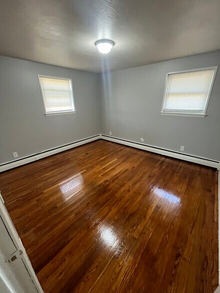 Building Photo - 116 Sherbrooke Ave