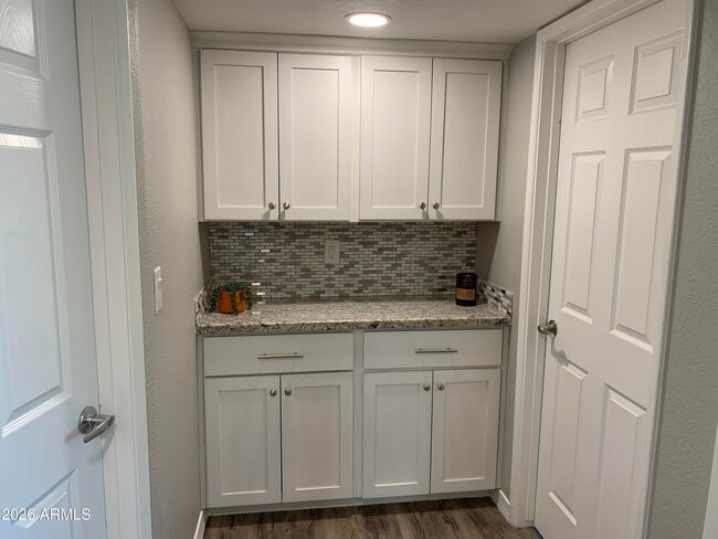 Building Photo - 7001 E Loma Land Dr