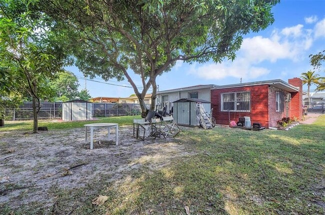 Building Photo - 1646 NE 150th St