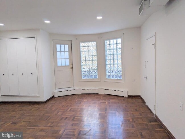 Building Photo - 1545 W Passyunk Ave