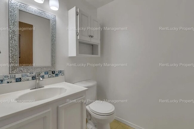 Building Photo - Beautifully Maintained 3-Bedroom Home in Prime Federal Way Location