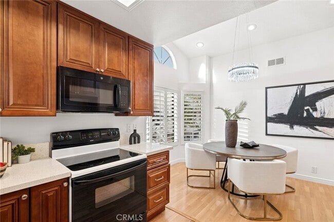 Building Photo - 127 Huntington